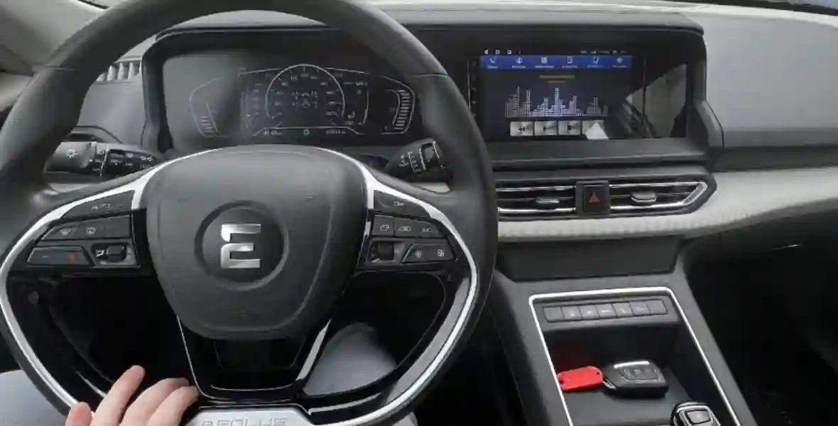 Новость Она за рулем» изучает EVOLUTE i‑PRO и новый маршрут